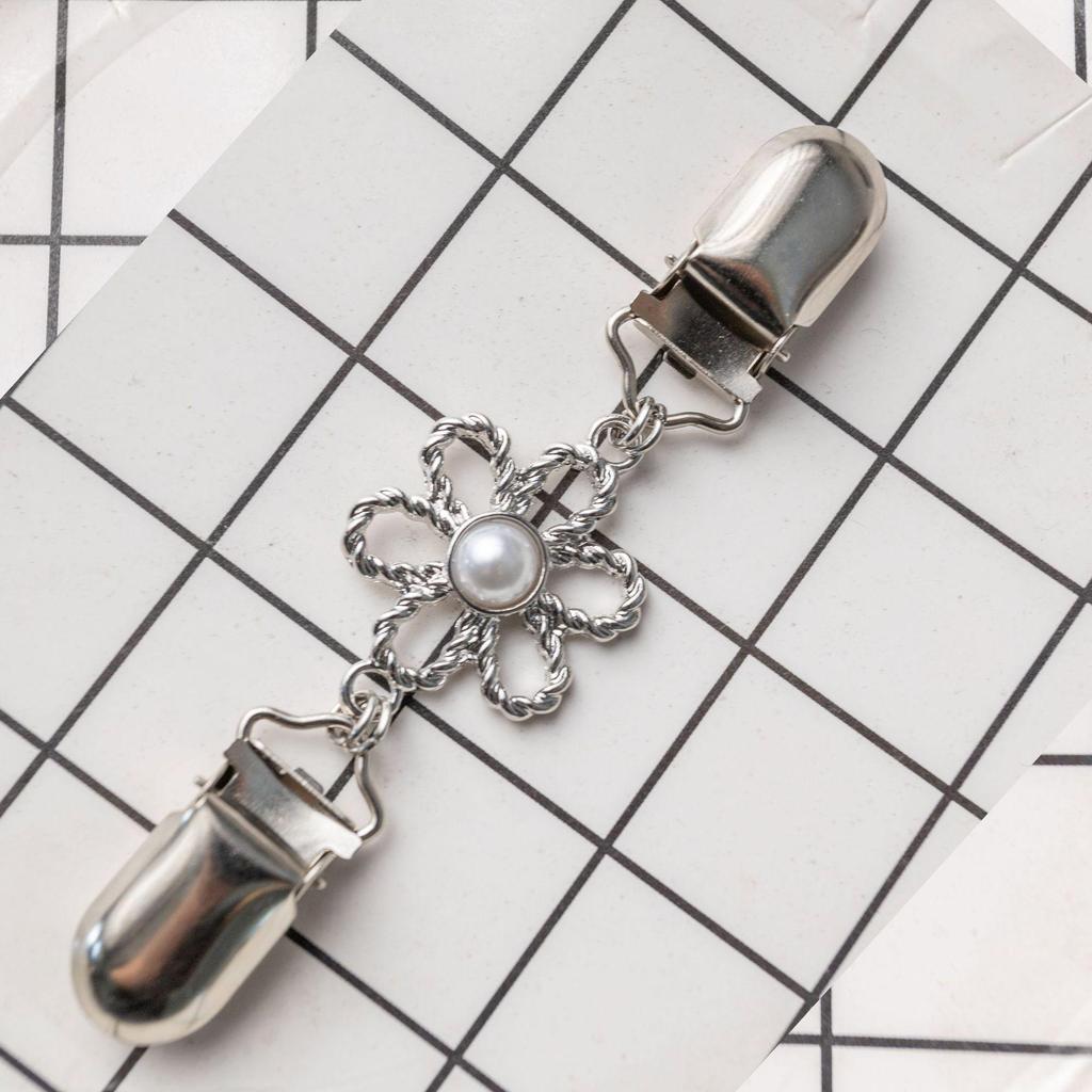 Vintage European & American Shawl Clip: Women's Diamond Sweater, Scarf, Brooch & Collar Alloy Accessories