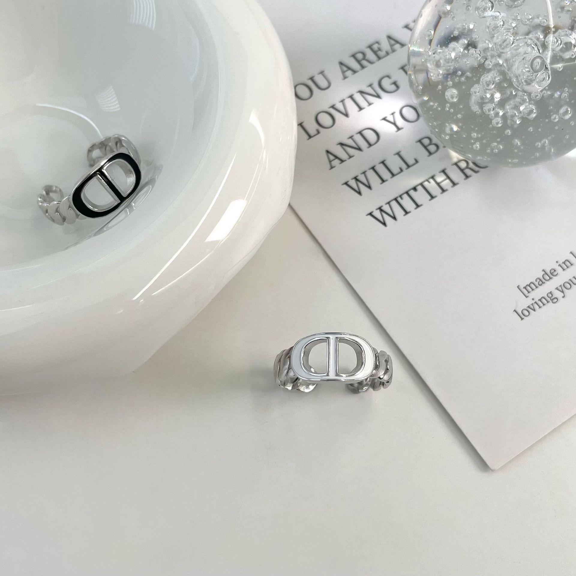 

S925 Sterling Silver Adjustable Women s CD Open Ring - Elegant High-End Light Luxury Index Finger Ring Adjustable чорний