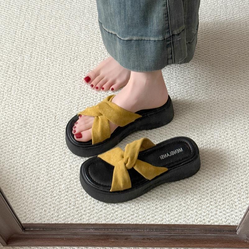 

2025 лето новые шлепанцы на платформе-маффин женские перекрещенные на пальцах шлепанцы на танкетке повседневные сандалии 35 жёлтый