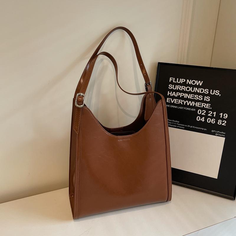 Premium wax oily leather large-capacity tote bag women's 2025 autumn new retro commuter fashion shoulder armpit bag