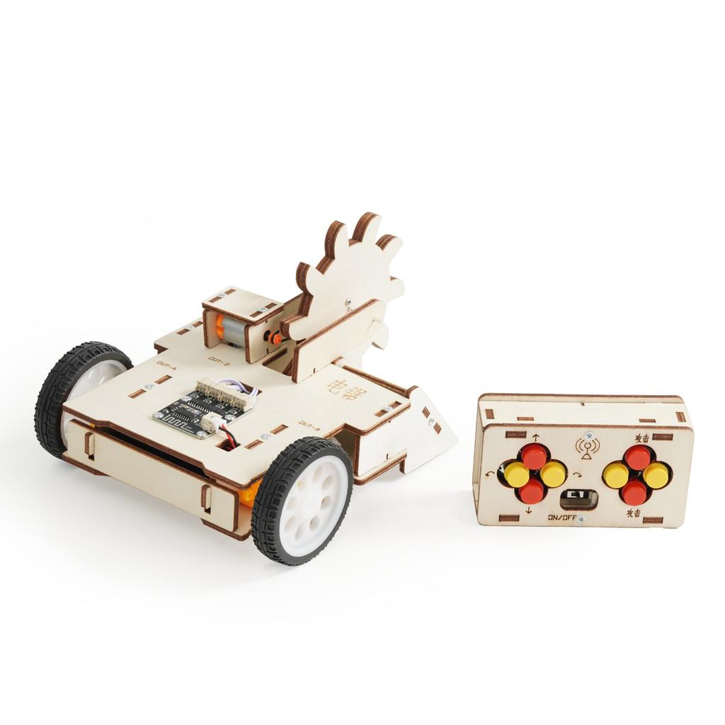 

Remote Assembled Wooden Controlled Combat Vehicle With Rotating Children Toy Set