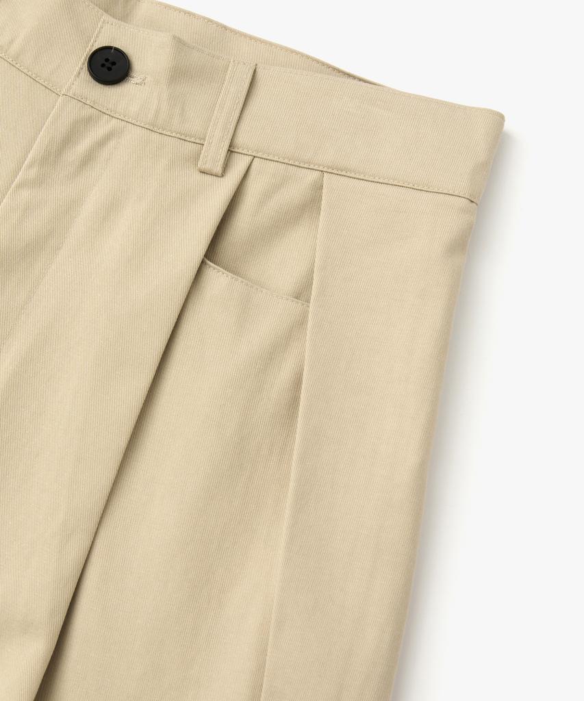 Kofwi Cleve Multi-Tuck Shorts Beige