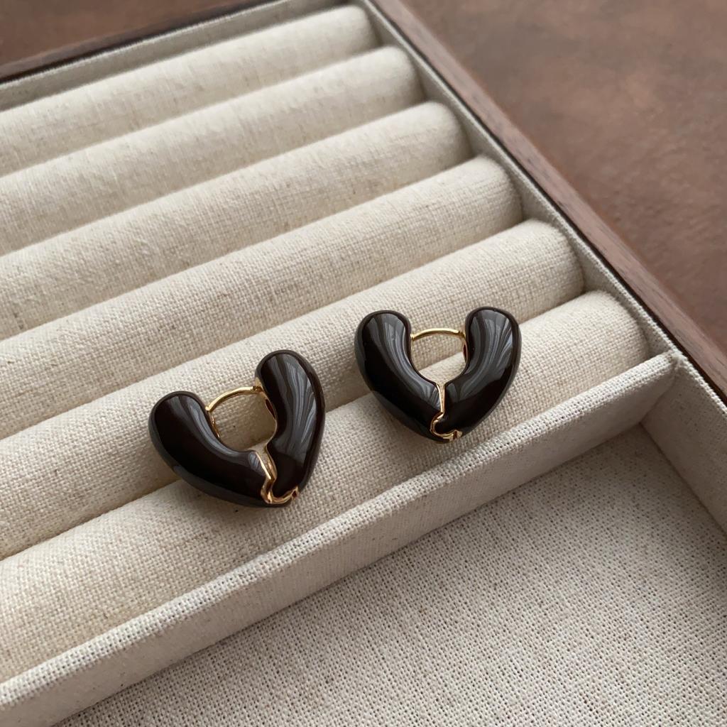 Simple and plump oval earrings French retro metal enamel drop glaze premium ear buckle earrings