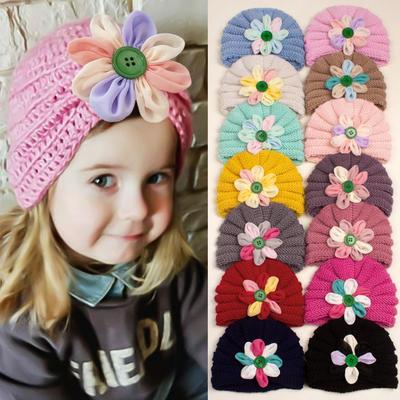 Gemütliche Baby-Wollmütze mit Knopfheftung und Blumenmuster für den Winter