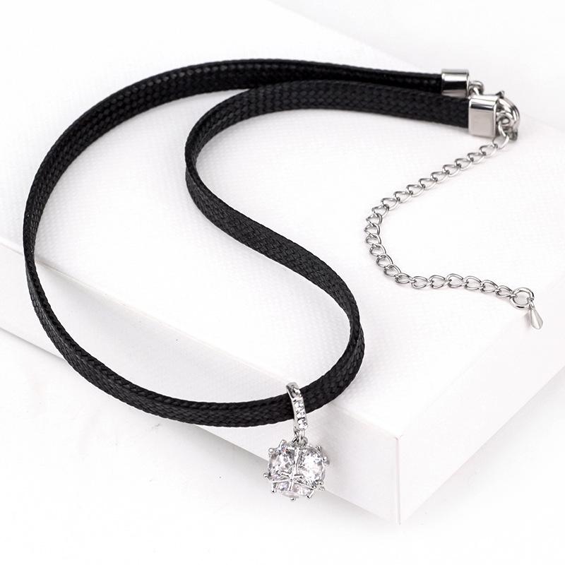 

Элегантное корейское колье-чокер для женщин с геометрическим дизайном и материалом сплав