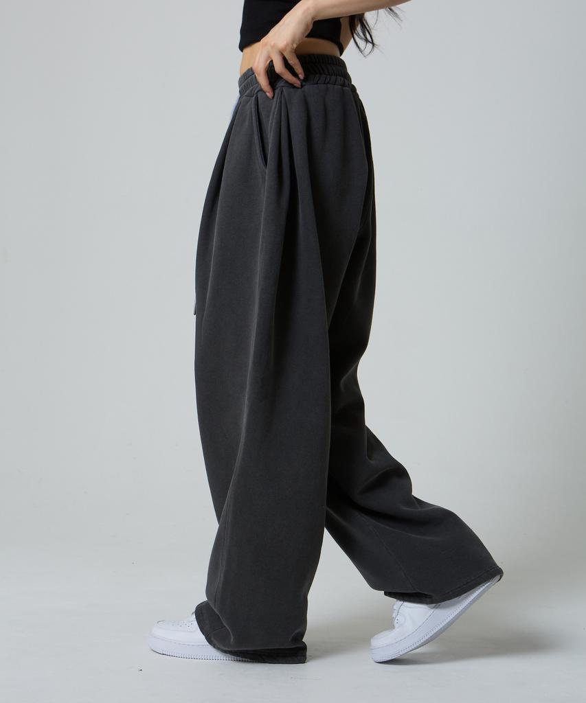 UNKNOWN PLANET [Fleece-Lined Version Added] Daily Double-Pleat Wide Pigment Sweatpants Charcoal
