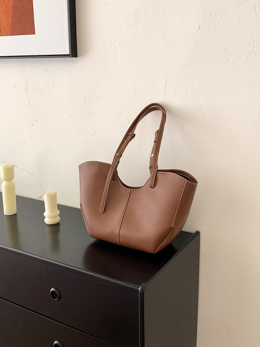 

Designer Large Capacity Women Handbag Single Shoulder Portable Shopping Bag Luxury Leather Ladies Commuter Underarm Totes Bag