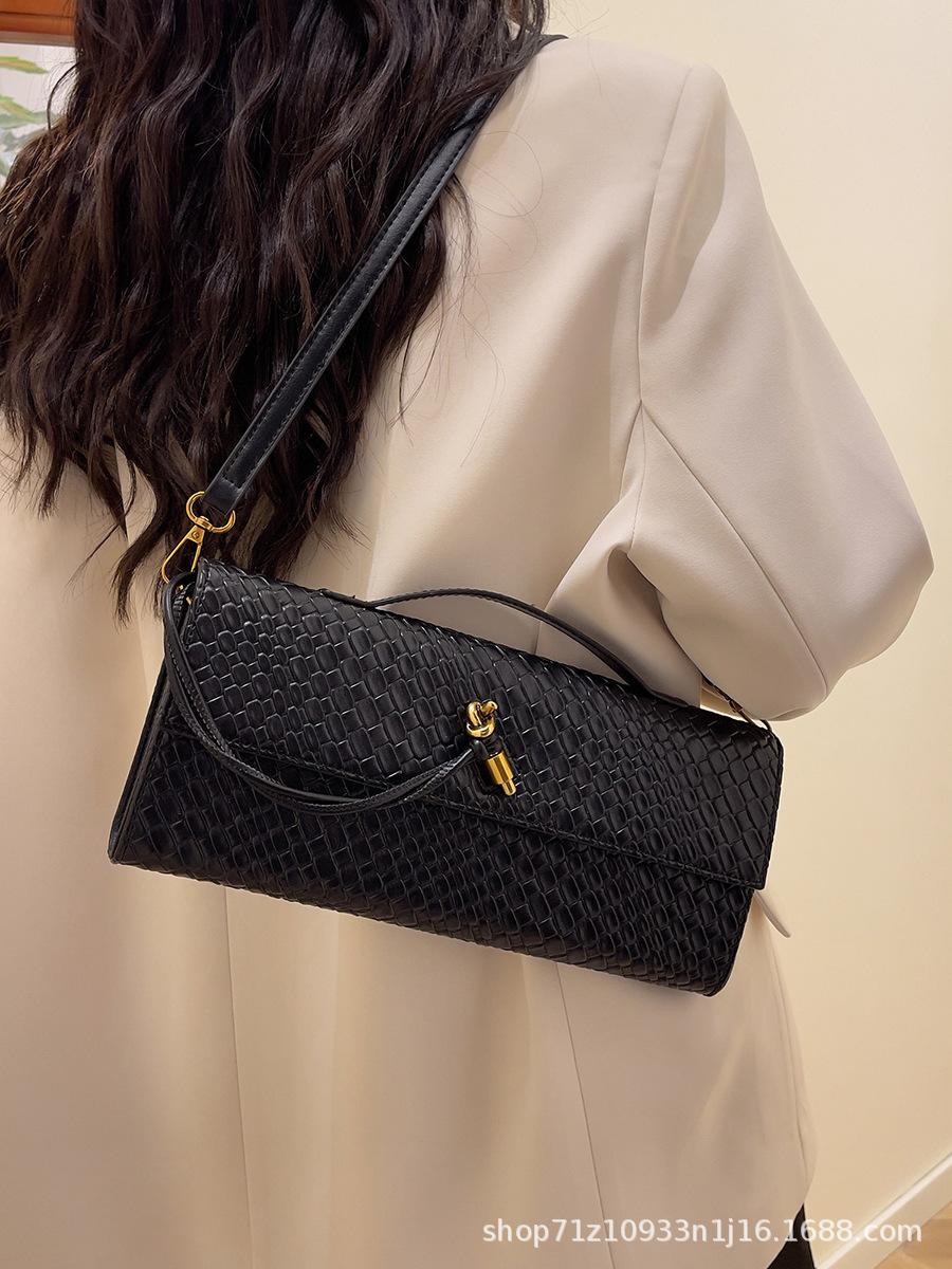 

Трендовая новая плетеная сумка-мессенджер багет текстура ретро портативная женская сумка простая легкая роскошная сумка на плечо one size fits all чёрный