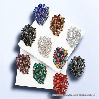 Broche Rétro Européenne & Américaine en Alliage et Strass: Broche Bijou Exquise pour Cardigan de Costume pour Femme