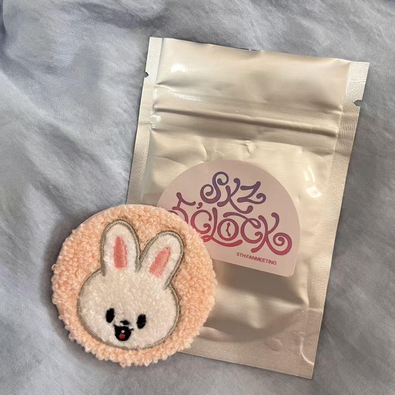 

Значок SKZOO SECRET BOUCLE CAN - SKZ 5 CLOCK DWAEKKI