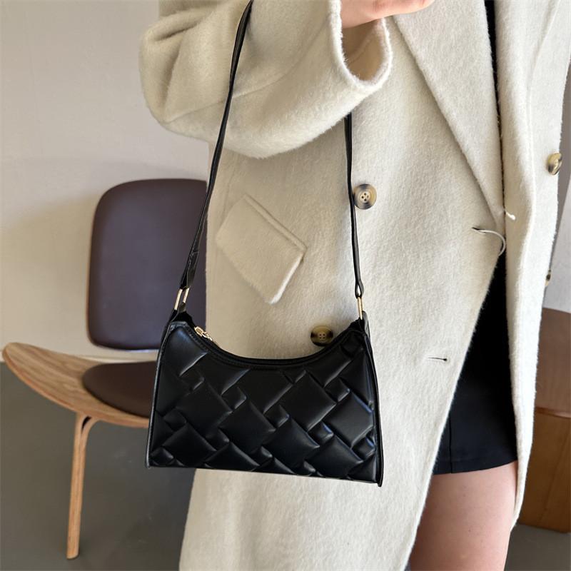 Trendy 2023 Winter Fashion Shoulder Bag Stylish Pu Leather Underarm Bag For Women