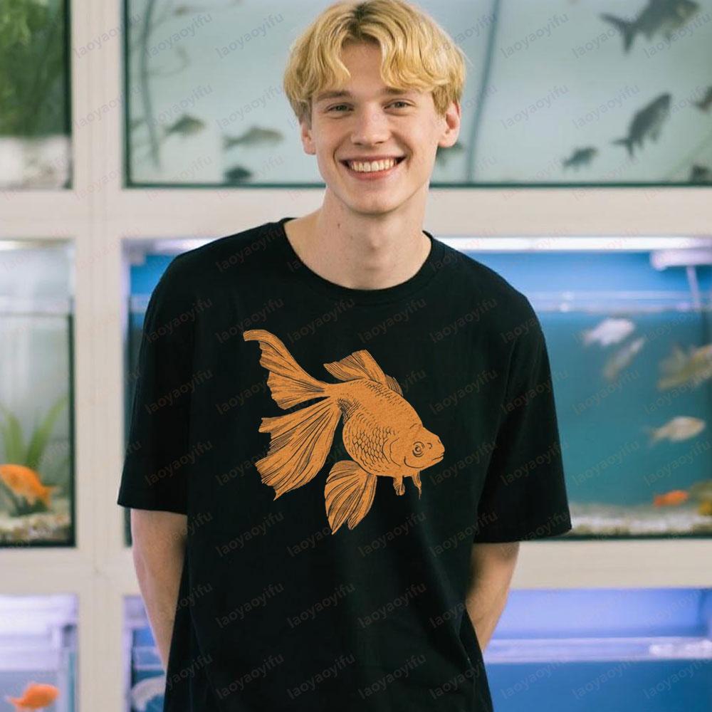

Swimming Fish Tee Goldfish Pet Tshirt Retro Design Gold Fish Graphic Printed T-shirt Men Women Summer Casual Daily Life Tops ... S разноцветный
