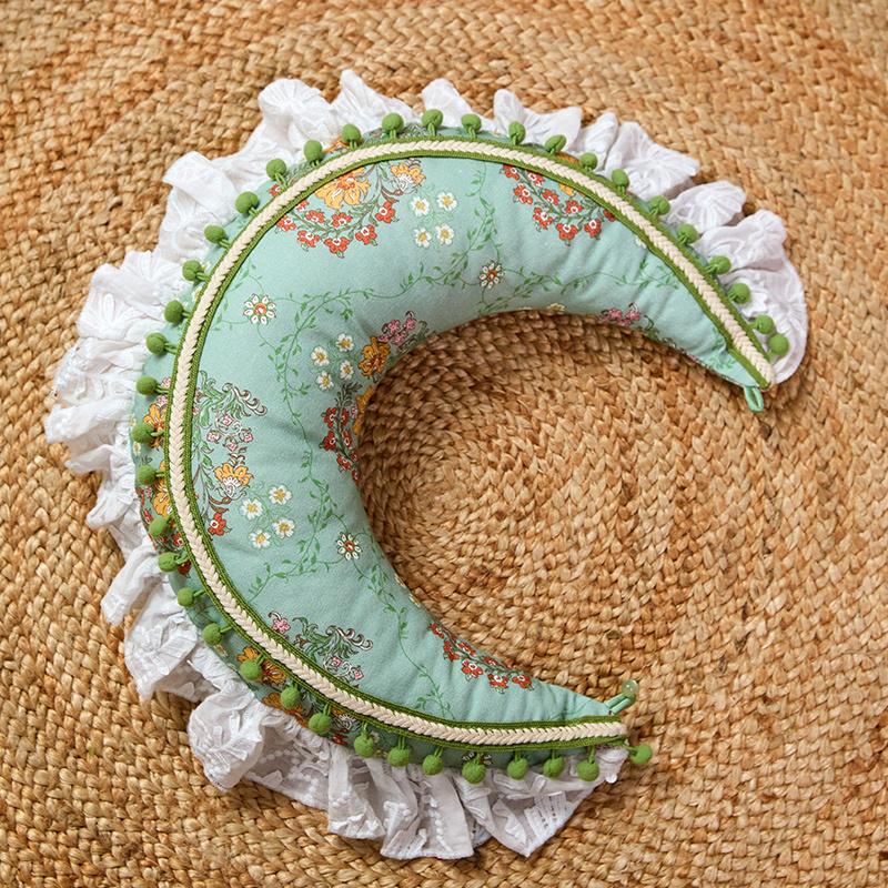 

Moon Shaped Pillow Irregular Sofa Chair Cushion French Floral Pattern Seat Pillow Soft Stuffed Modern Cozy Luxury Home Decor