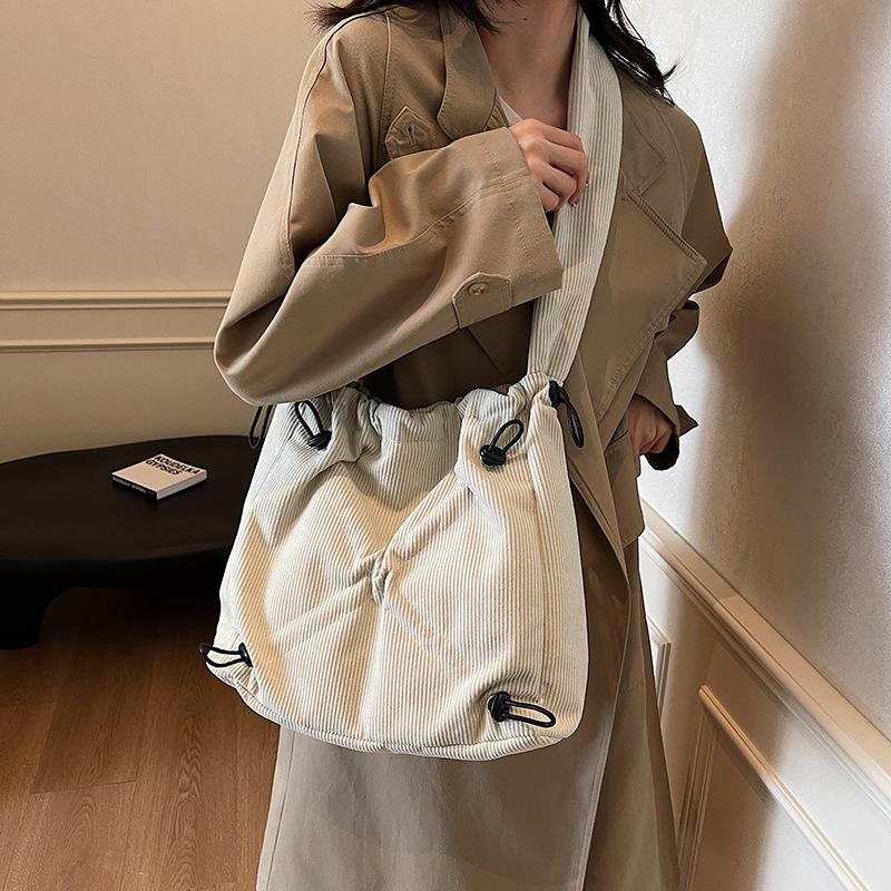 Trendy Cloth Bag Large Capacity Fashion Solid Color Shoulder Bag Casual Messenger Bag Pleated Commuter Tote Bag