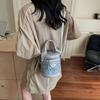 Popular Exquisite Out Bag Women 2025 New Versatile Messenger Bag Fashion Niche Design Portable Bucket Cylinder Bag