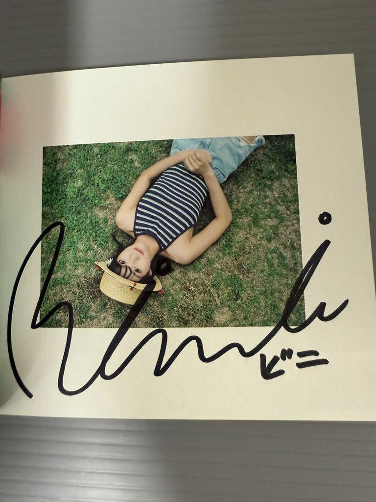 [USED] OH MY GIRL Binnie Autographed CD Yubin Binnie Yubin