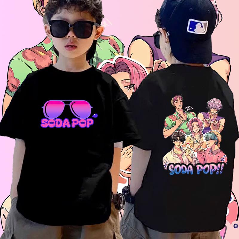 

2025 Новая модная повседневная футболка с принтом SODA POP, круглым вырезом, с мультяшным мальчиком, повседневная одежда 100