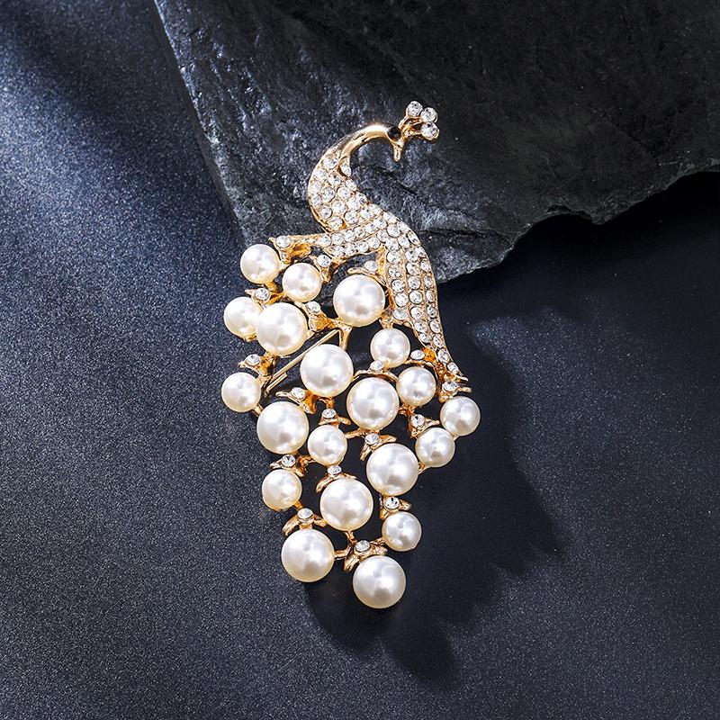 High-End Pearl Floral Suit Brooch For Women Versatile Clothing Accessory Pin