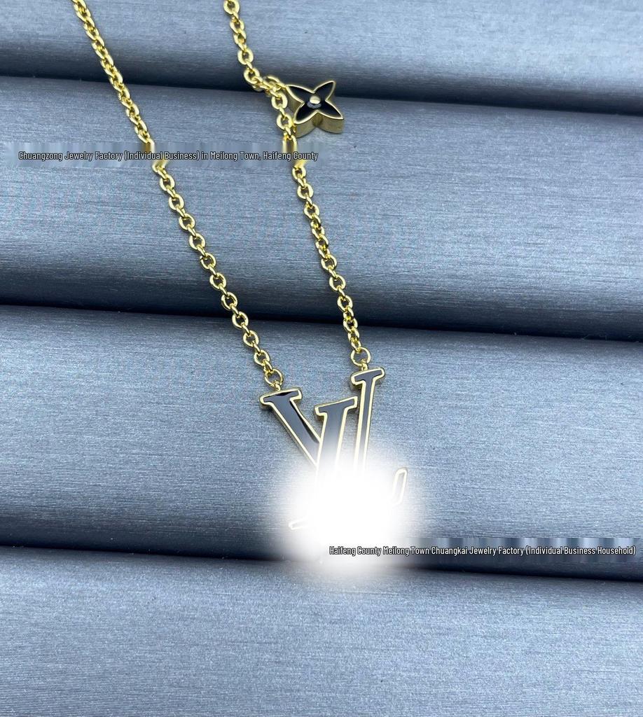 European Donkey V Necklace Set: High Version Enamel Flower Letter Clavicle Chain - Versatile & Fashionable