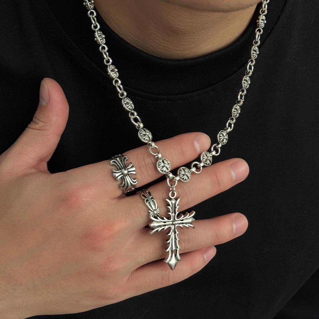 European and American hip-hop niche retro necklace for men, personalized cross pendant, patterned chain, collarbone chain, men's accessories