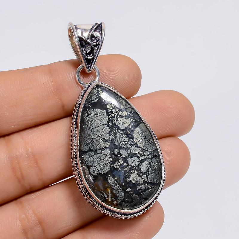 

Unisex Leather and Gold Pendant with Magnetic Clasp and Modern Design 6-8