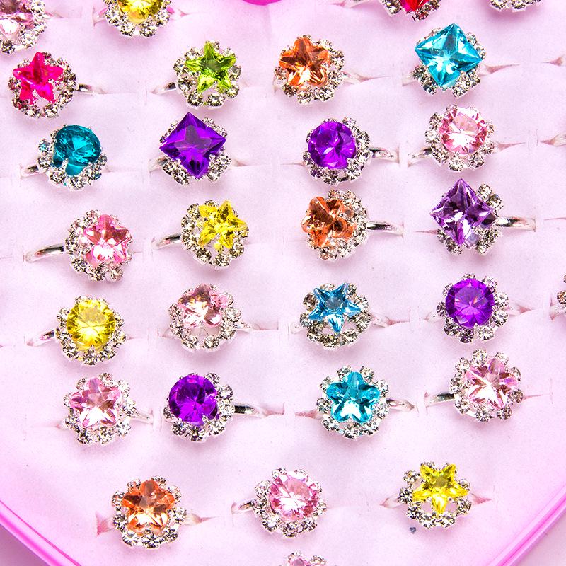 Children's Adjustable Rhinestone Alloy Ring Set In Heart-Shaped Box