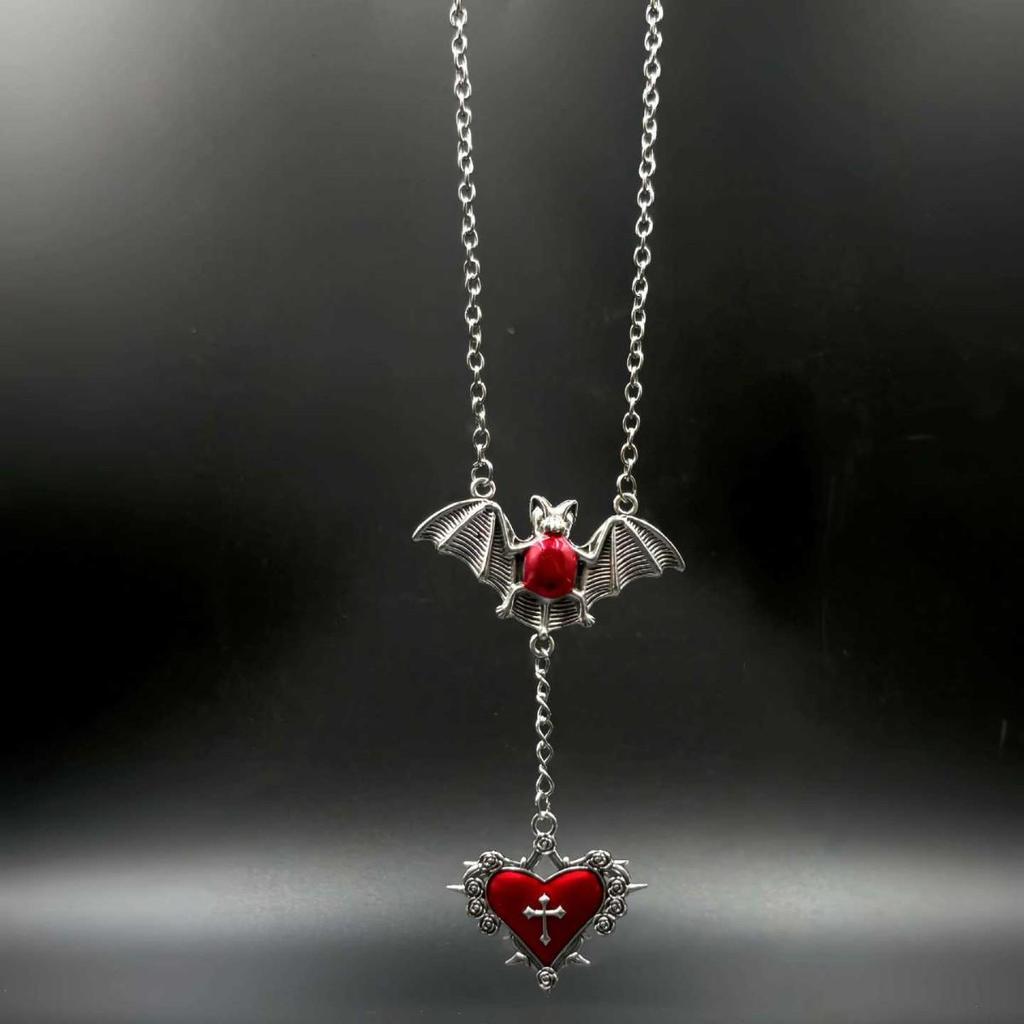 European & American Gothic Punk Bat Heart Pendant Necklace - Halloween Street Fashion for Stylish Girls