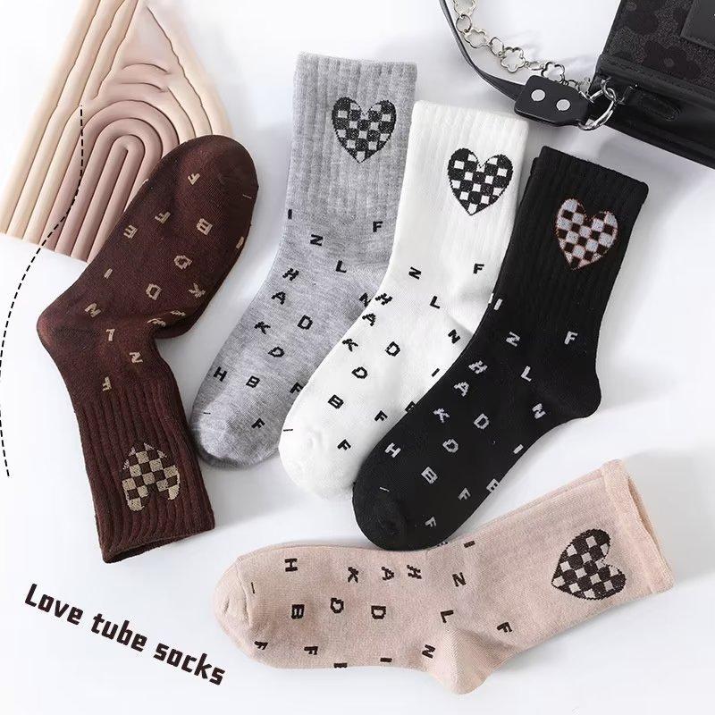 

5 пар женских носков среднего размера, осенние и зимние утолщенные чулки, чулки с милым сердечком, женские чулки с грудой, повседневные высокие носки