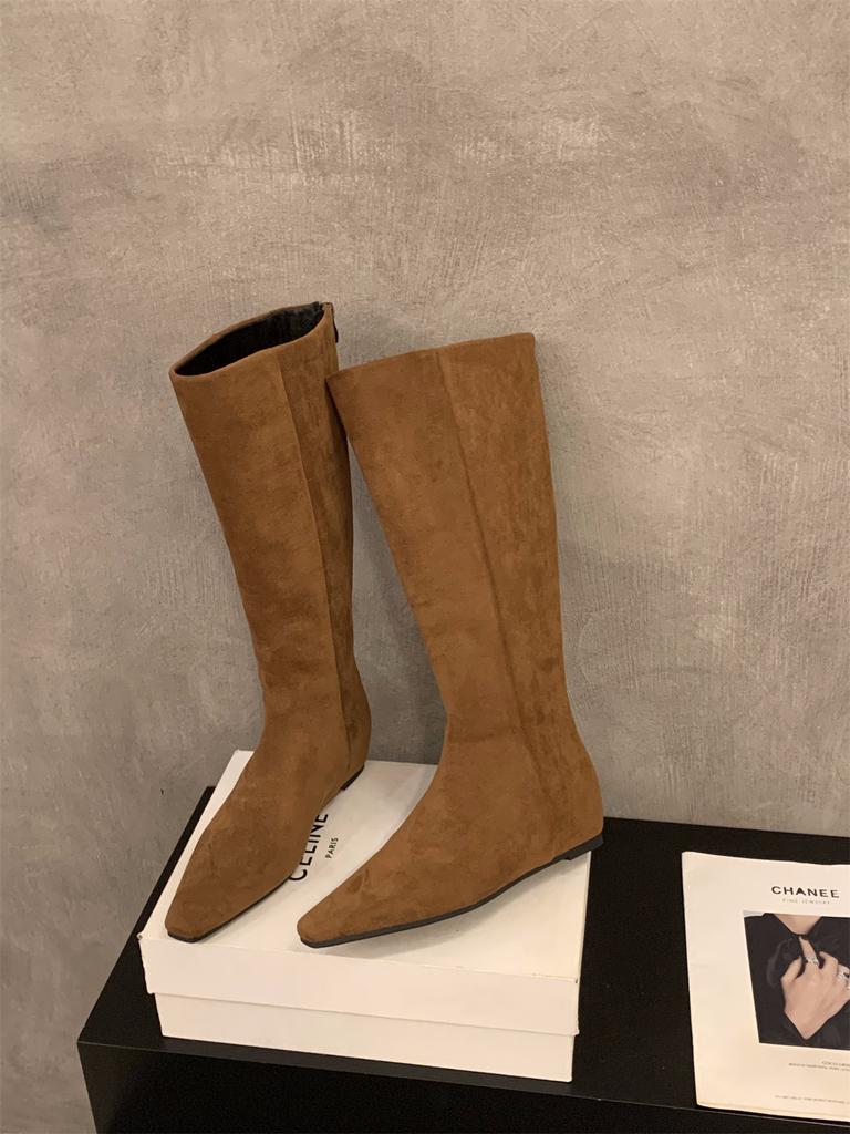 Wewnętrzne podwyższenie szpiczaste zamszowe cienkie buty do połowy łydki damskie buty 2025 jesień i zima aksamitne brązowe buty rycerskie