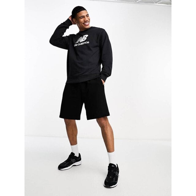 

Черная флисовая футболка с логотипом New Balance Essentials