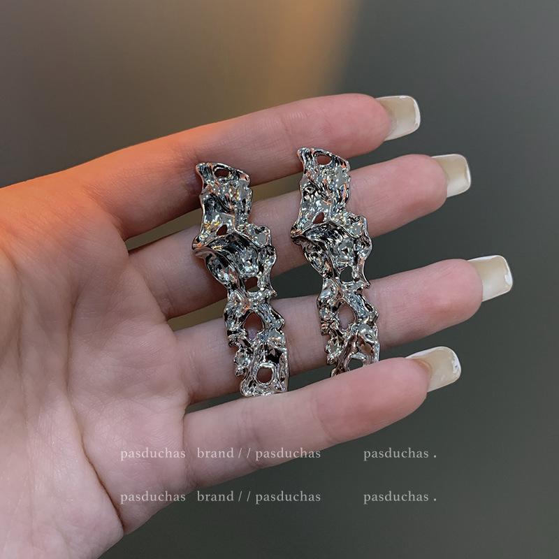 2025 Irregular Metal European & American Women's Stylish Stud Earrings