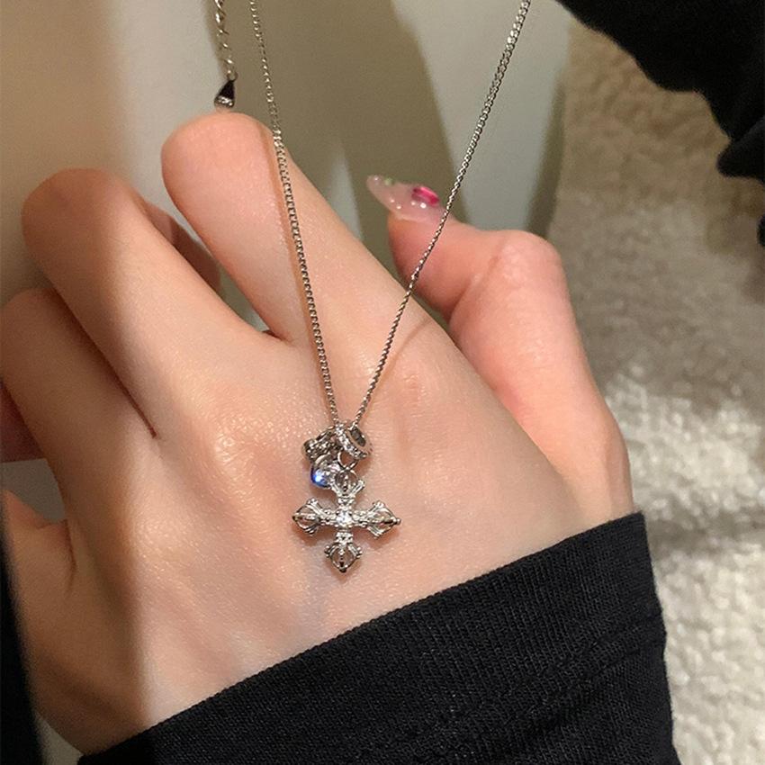 Lucky Four-Leaf Clover Necklace New Exquisite Senior Sense Titanium Steel Does Not Lose Colour Collarbone Chain Jewellery