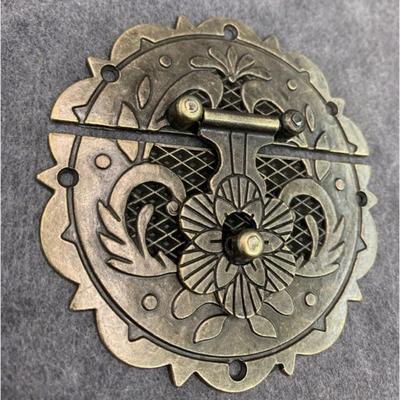 4-teiliges elegantes Vorhängeschloss aus Metall im Vintage-Stil mit aufwendigem Blumenmuster – inkl. Schrauben, dekorativer Riegelverschluss für Schmuckschatullen aus Holz