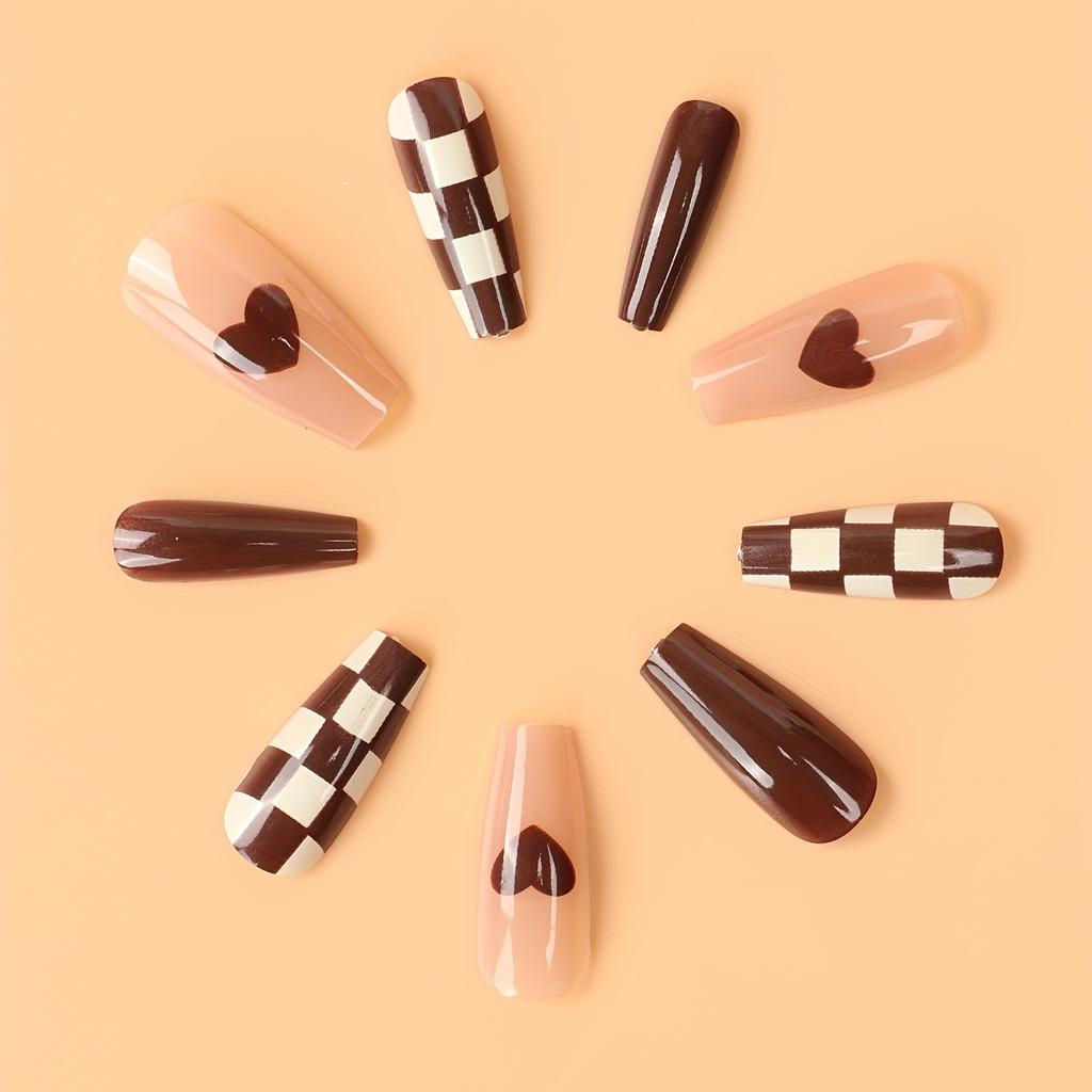 Press-On Fake Nails with A Chocolate Checkerboard Design, Medium-Length Heart-Shaped Removable Tips, 24pcs
