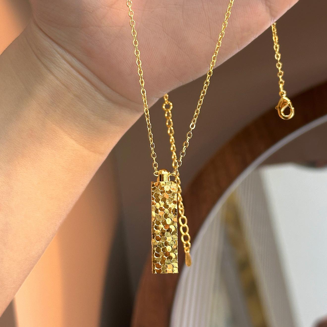 Gold store sand gold burst flash crushed ice ice Sifang Lai Cai small square strip pendant crushed ice square necklace wholesale