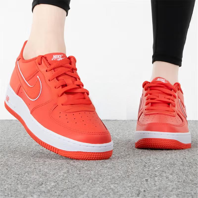 Nike Air Force 1 GS Pikantní červená Dětské tenisky Bílá DX5805-600