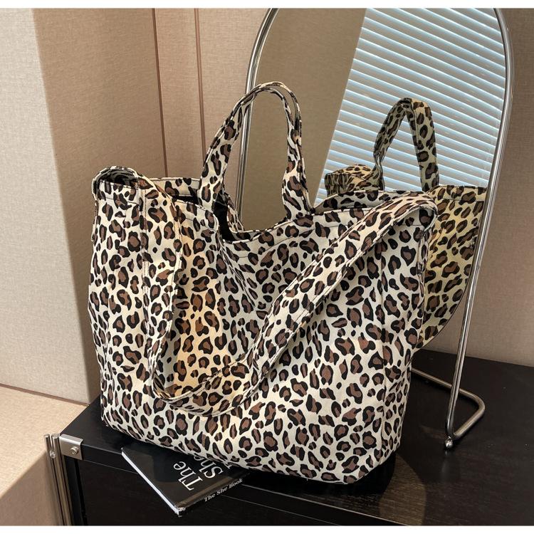Leopard Print Canvas Commuting Lazy Wind Bag Women 2025 Fashion Portable Large Capacity Shoulder Mommy Bag Crossbody