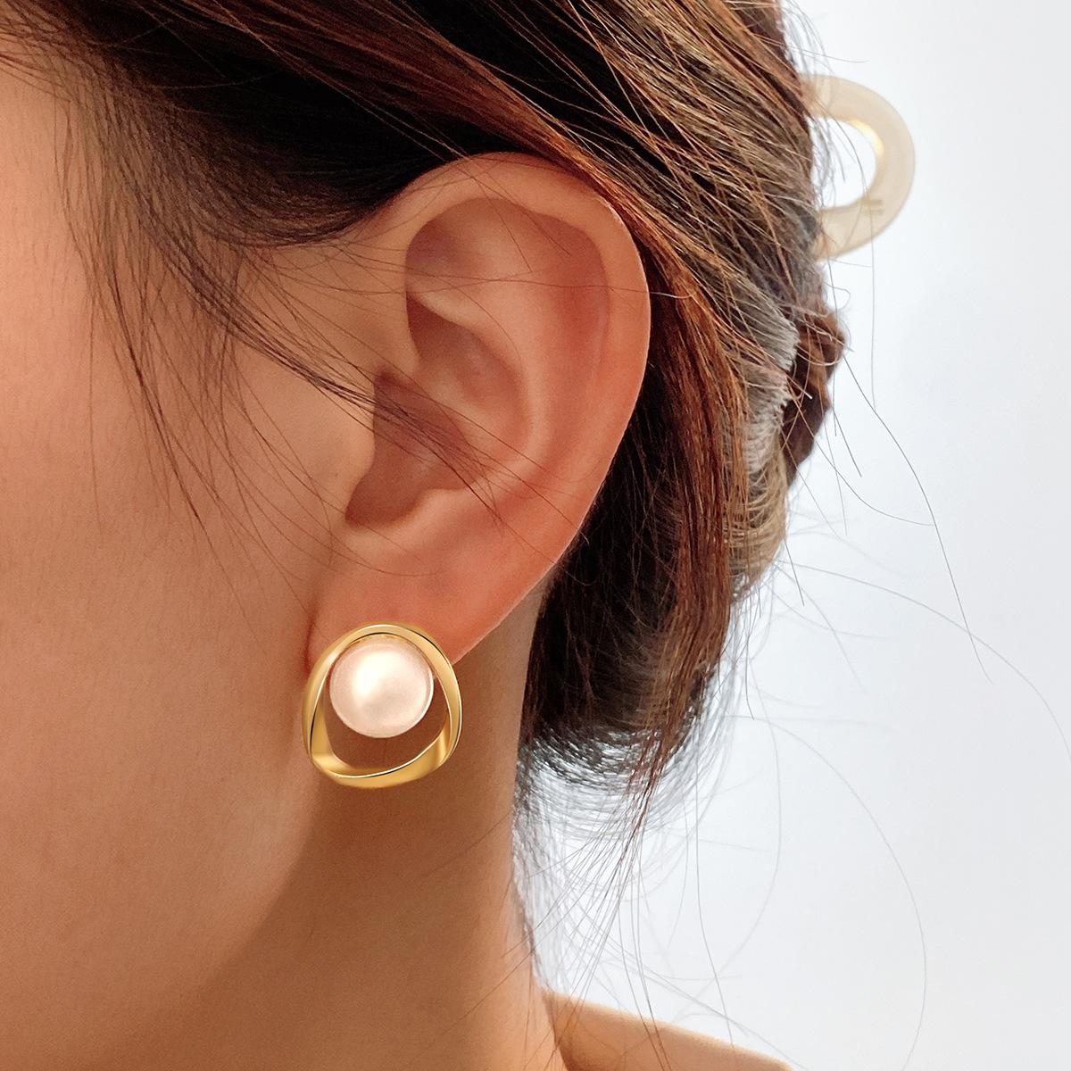 

New Korean Heart Pearl Stud Earrings for Women Romantic Light Luxury Exquisite Dangle Earring Retro Wedding Party Jewelry Gifts