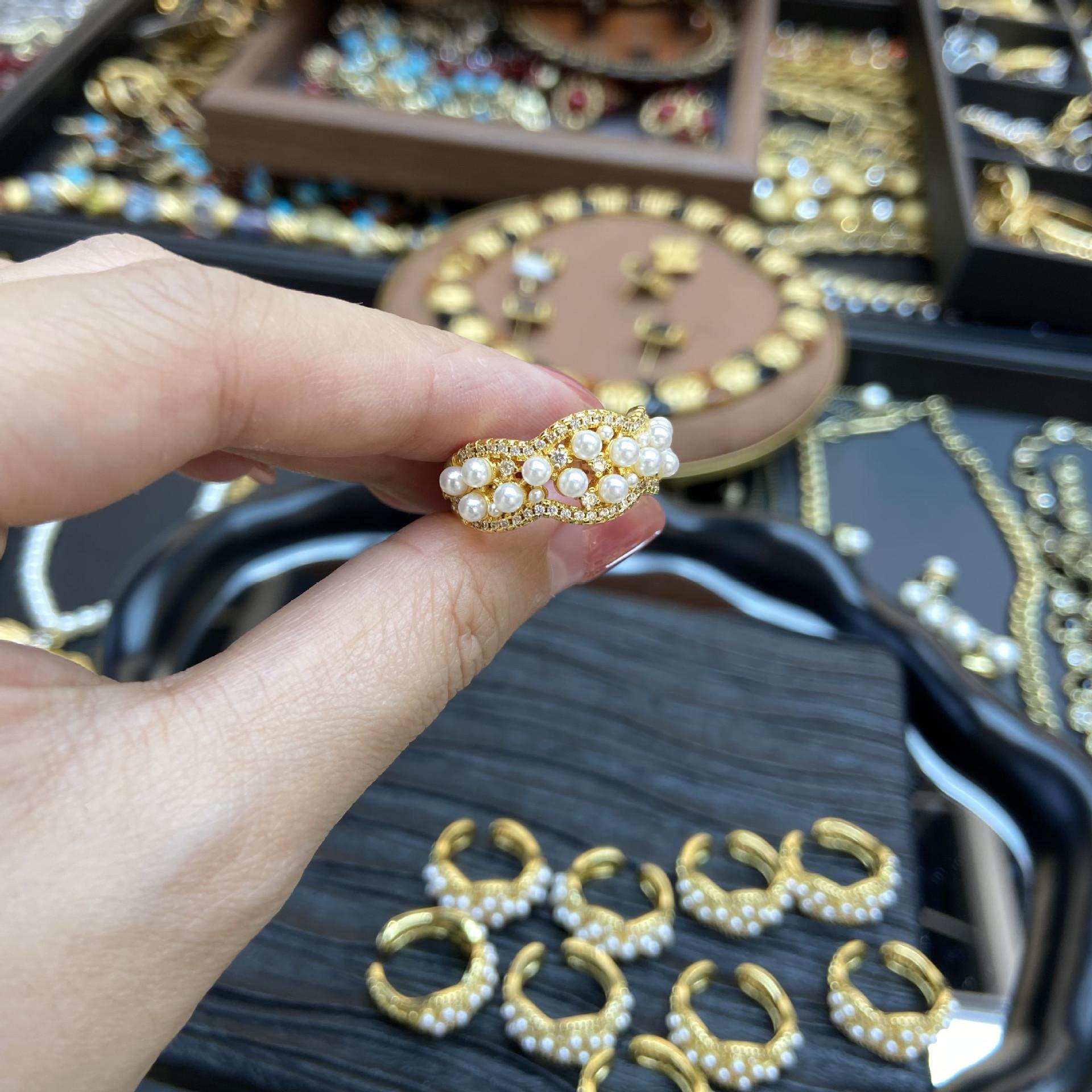 

Размер кольца с жемчугом и цирконием, холодный ветер, прилив, мода, открытие, свет, роскошь, знаменитость, ниша, дизайн, изысканное кольцо