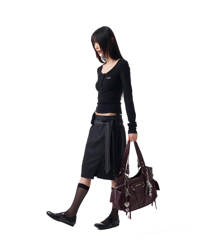 IUGAMAKARAS Button Fitted Top (Black)