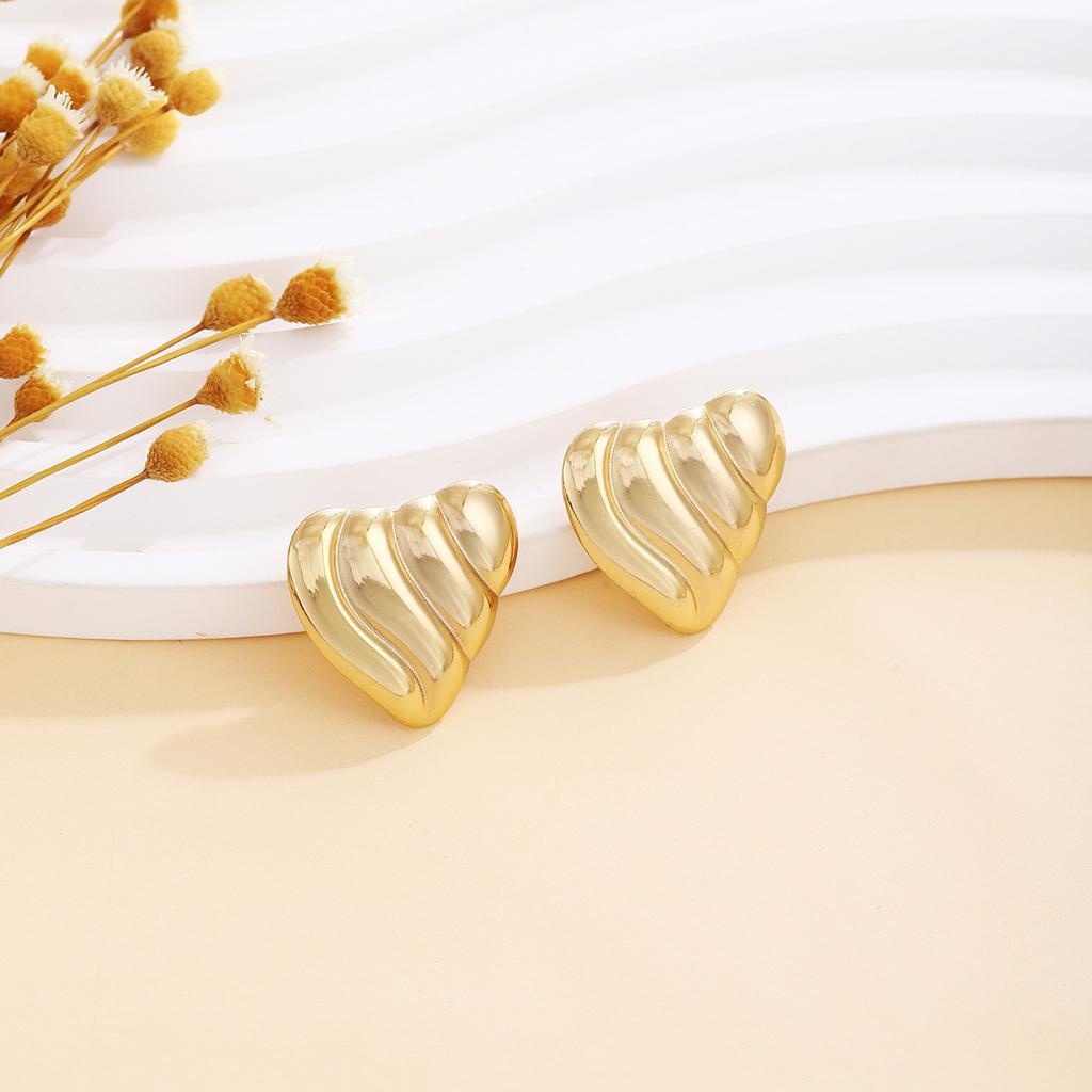 Love Flower Pleated Creative Earrings Women'S Retro Light Luxury High-End Bow Simple Stud Earrings