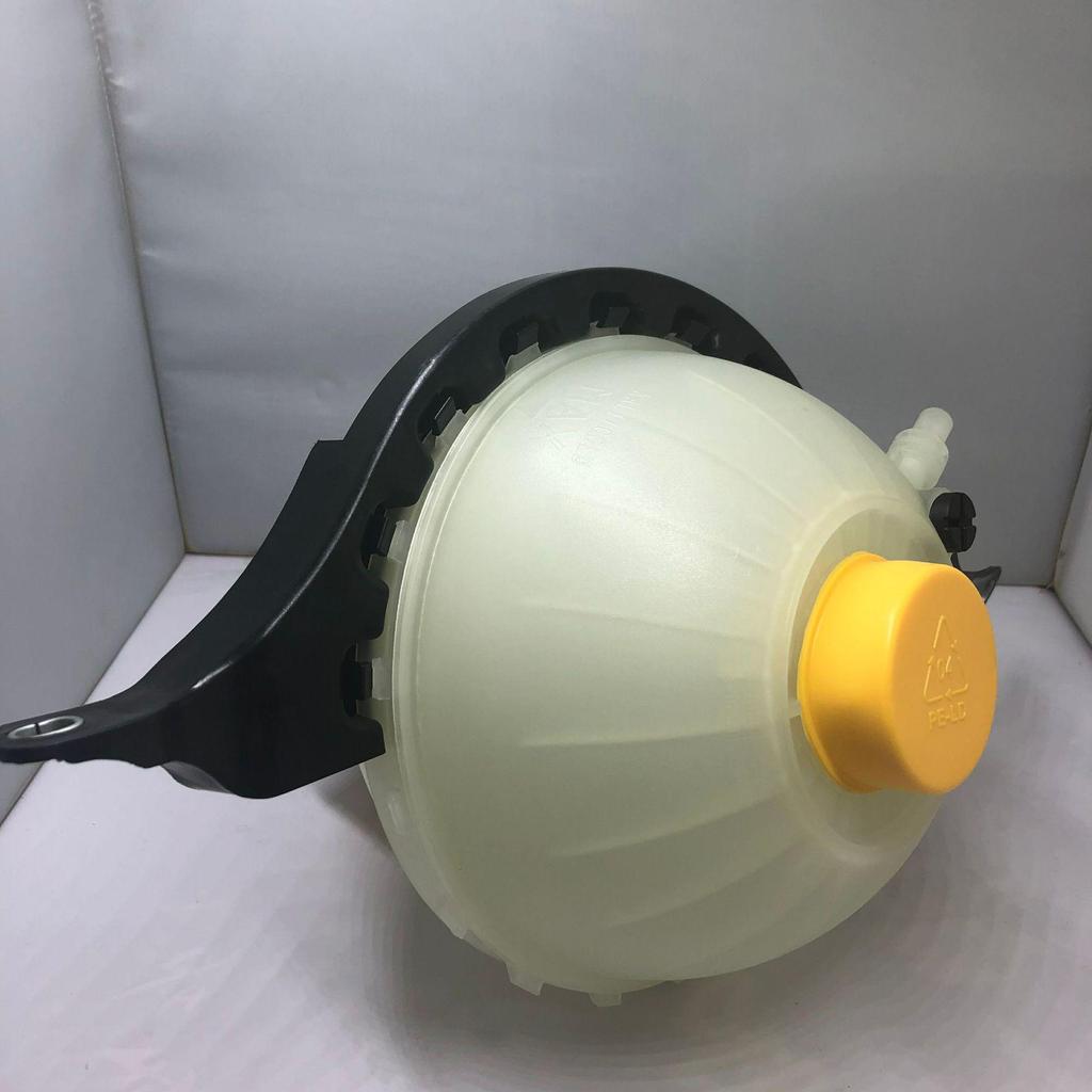 Zbiornik wyrównawczy płynu chłodzącego BMW Serii 5 F07/F10/F11 (17138614293)