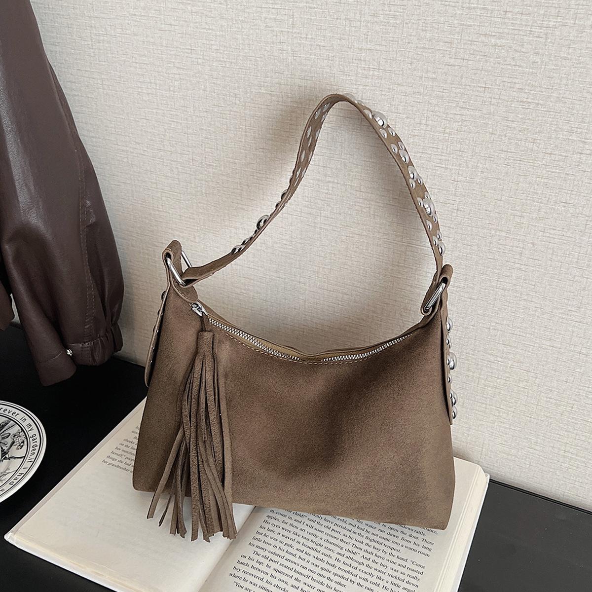 

Fashi Shoulder Bags For Women Rivets Tassels Decored PU Suede Cross Body Bag 2026 Autumn Latest Luxury Designer Handbags (20cm<Max Length<30cm) зелений