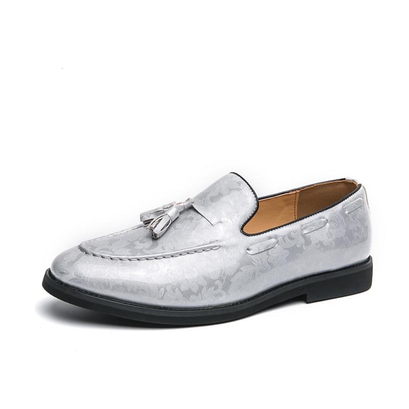 Frühlingsneue große Fransen-Lederschuhe über den Füßen, spitz zulaufendes Lackleder, Business-Freizeitschuhe, Hochzeitsschuhe, Herrenschuhe