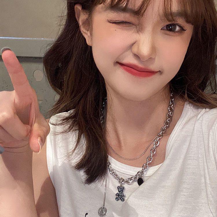 Colier pentru femei cu ursuleț dublu strat: Hip-hop, Lanț claviculă cu față zâmbitoare, Lux ușor, Design nișă, 2022.