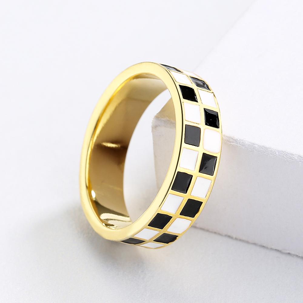 Exquisiter modischer Ring für Damen, Schwarz-Weiß-Ring, minimalistischer Schachbrett-Ring, handgefertigter Emaille-Party-Ehering