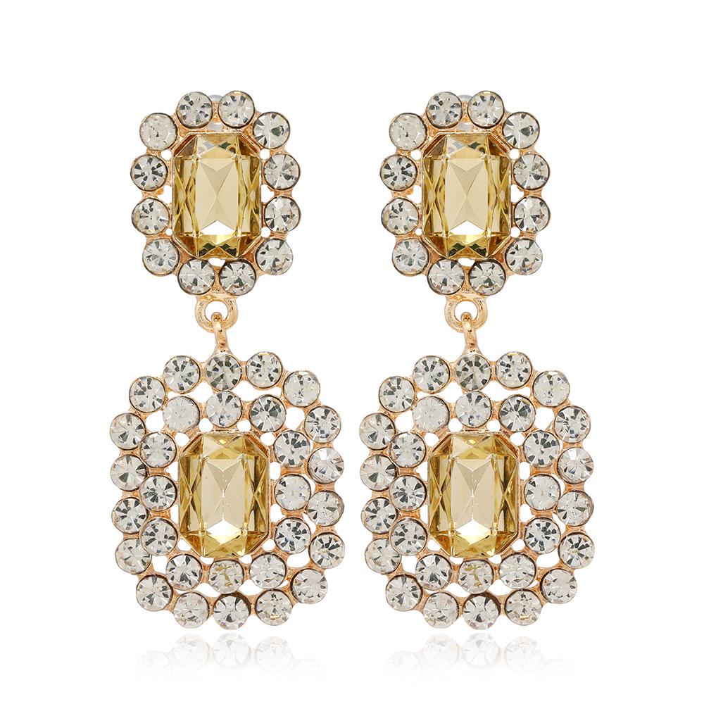 

Элегантные серьги-пусеты с квадратными бриллиантами - Изысканный и трендовый дизайн света кофе