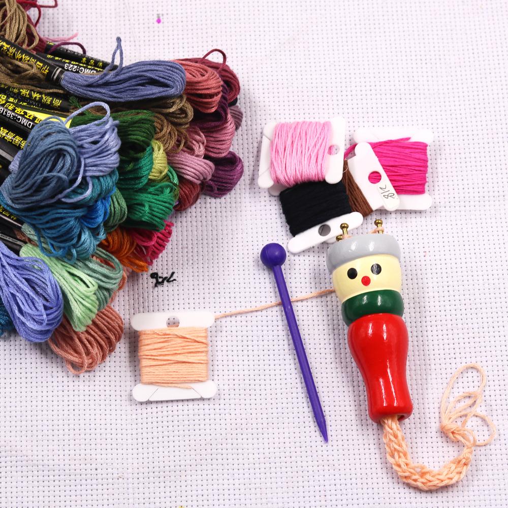 Bambola di Legno per Lavorazione a Mano Maglia Dolly Filato Lana Lavoratore a Maglia Pittura a Mano Creatore di Corde Intrecciate Strumento per Lavorare a Maglia Fai da Te Accessori Fai da Te per la Casa