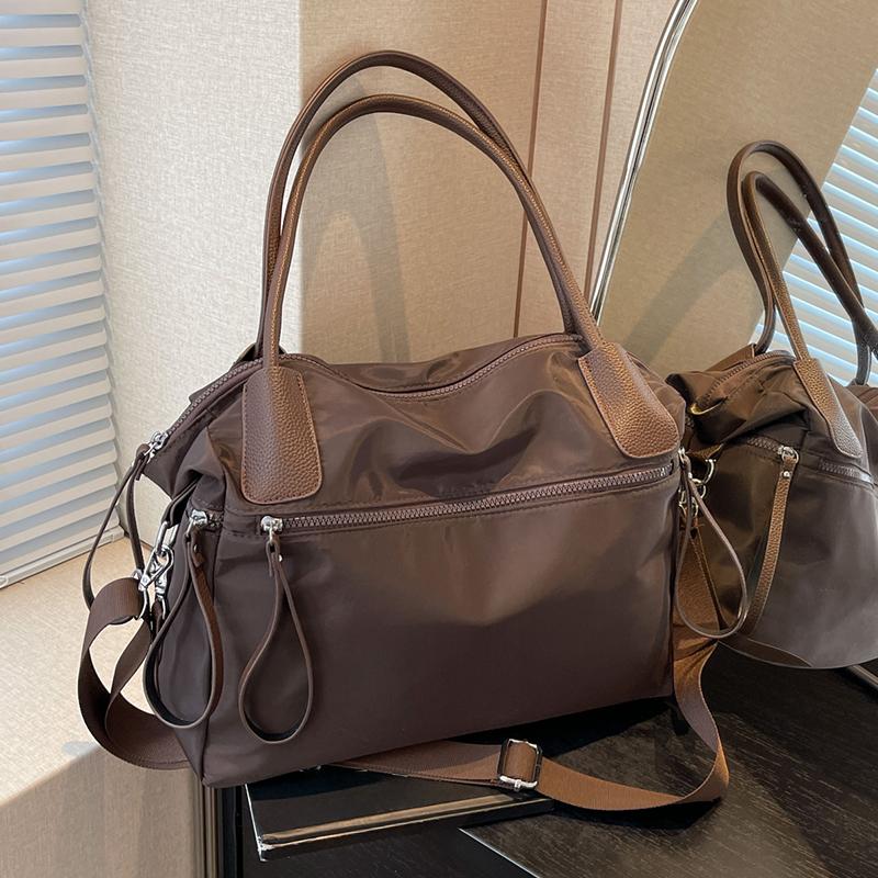 Men's large capacity handbag, black shoulder bag, zipper closure, diagonal travel bag, fitness bag