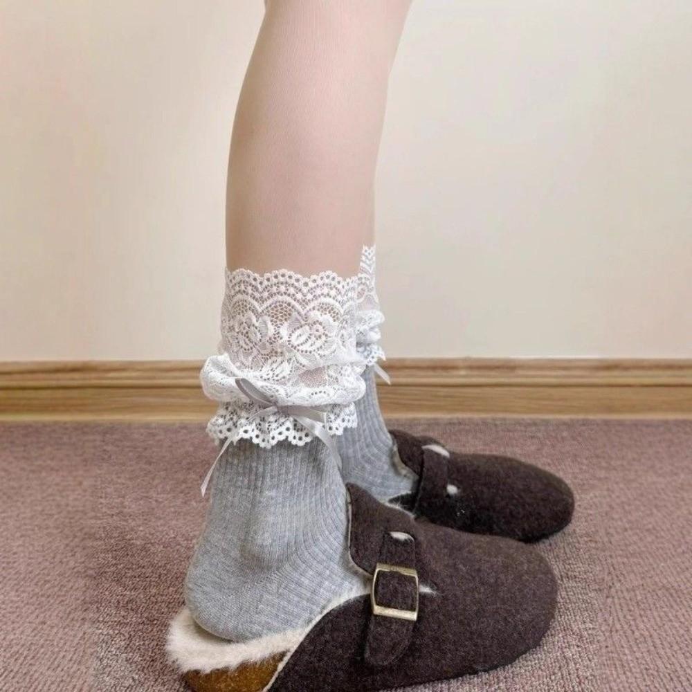A Pair Lace Edge JK Socks Breathable Comfortable Mid Tube Socks Slouch Style Bow Decoration Ballet Style Socks Autumn and Winter